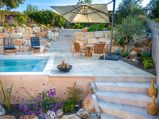 Botra Maria Luxury, Pool