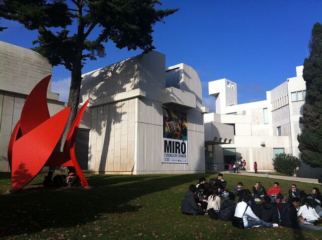 Joan Miró Stiftung, Außenbereich