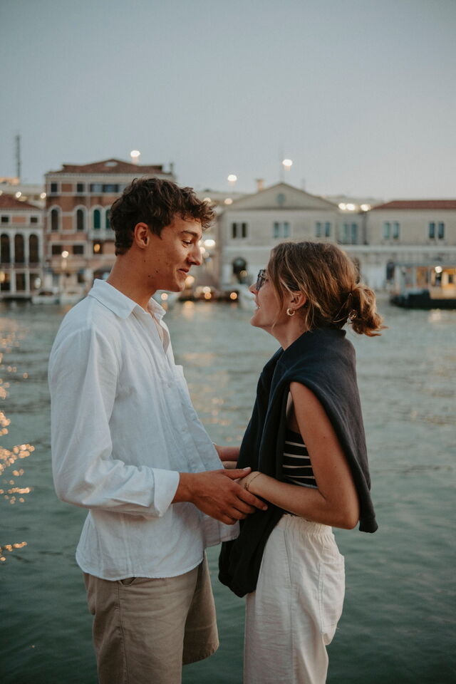 Ein Pärchen in Venedig