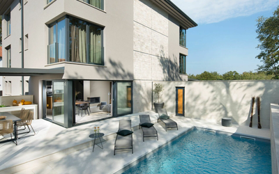 Villa Oliva 1, Außenbereich