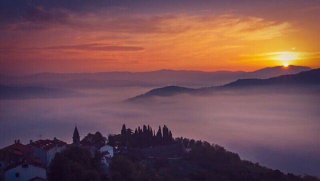 Sonnenaufgang über Motovun