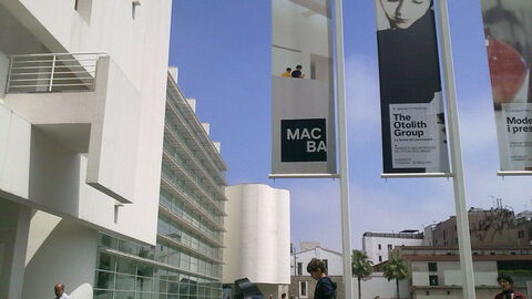 MACBA, Außenbereich