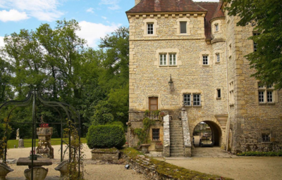 Le Vieux Château, Außenbereich