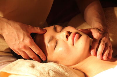 Eine Massage genießen