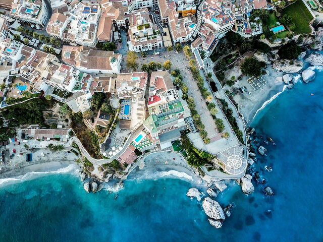 Nerja in der Dämmerung