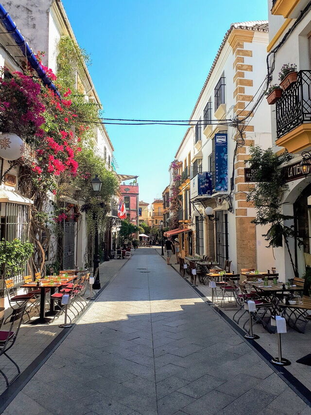 Eine Straße in Marbella