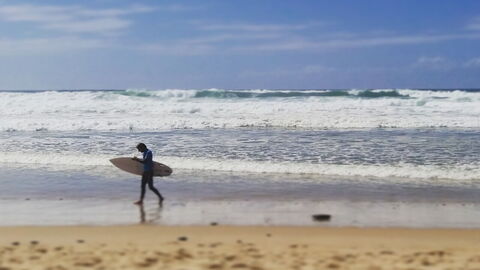 Ein Surfer in Lacanau