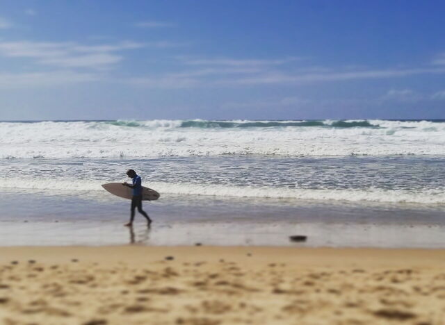 Ein Surfer in Lacanau