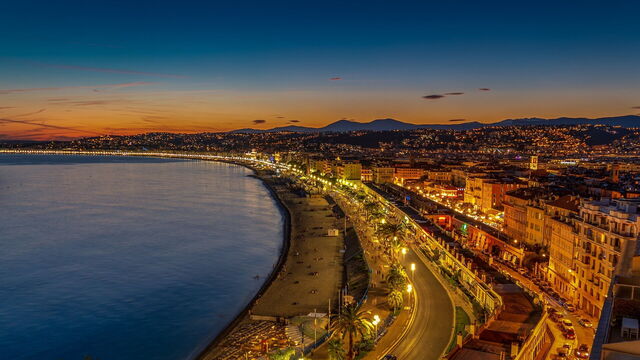 Strandpromenade von Nizza, bei Nacht