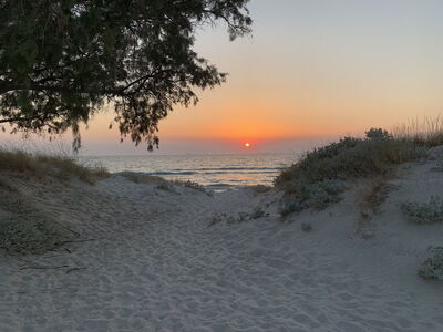 Ein Strand auf Kos bei Sonnenuntergang