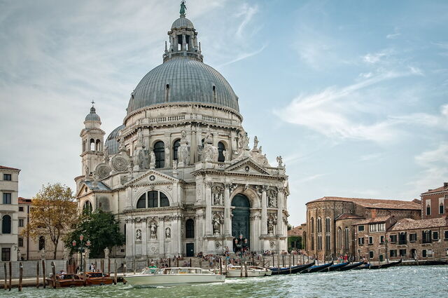 Santa Maria della Salute, Außenbereich
