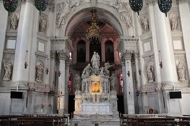 Santa Maria della Salute, Innenbereich
