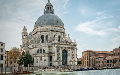 Santa Maria della Salute, Außenbereich