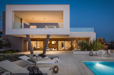 Old Olive I, Außenbereich