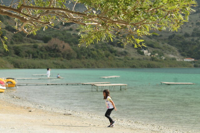 Kournas See, Strand