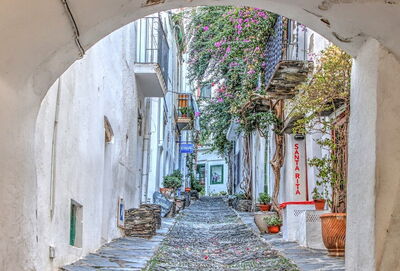 Eine Gasse in Cadaqués