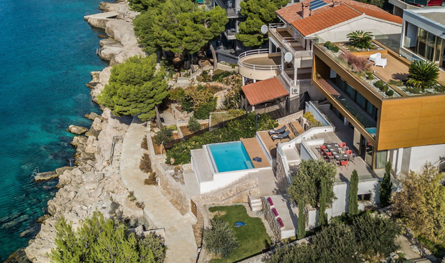 Villa Gloss