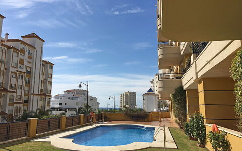 Bellavista del Puerto: Wasser, Himmel, Wolke, Pflanze, Eigentum, Gebäude, Azurblau, Blau, Infrastruktur, Beleuchtung