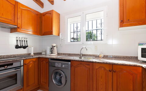 Stella: Braun, Cabinetry, Countertop, Eigentum, Sinken, Spüle, Weiss, Zapfhahn, Herd, Holz
