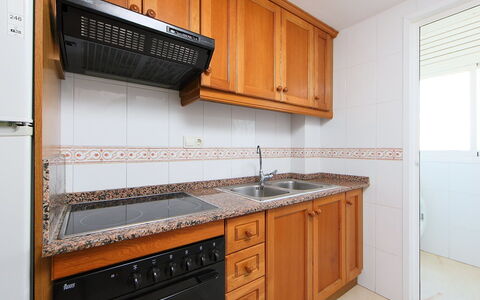 Gemelos: Countertop, Cabinetry, Eigentum, Möbel, Küchengerät, Küche, Herd, Holz, Haushaltsgerät, Beleuchtung