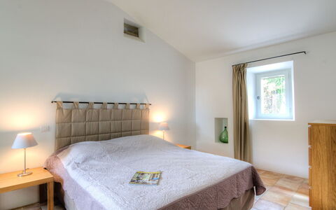 Gite Curel: Möbel, Komfort, Holz, Bett, Interior Design, Gebäude, Fussboden, Schatten, Flooring