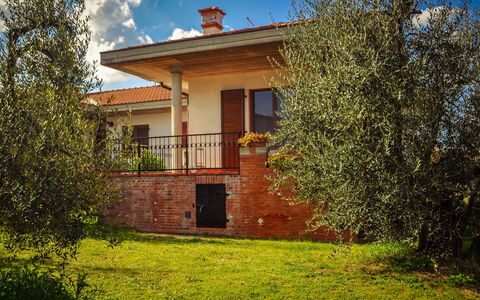 La Casina Del Canneto: Haus, Eigentum, Zuhause, Gebäude, Grundeigentum, Wohngebiet, Die Architektur, Himmel, Baum, Ländliches Gebiet