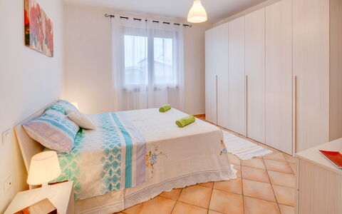 La Casina Del Canneto: Schlafzimmer, Zimmer, Bett, Eigentum, Möbel, Bettdecke, Interior Design, Bettrahmen, Grundeigentum, Bedding