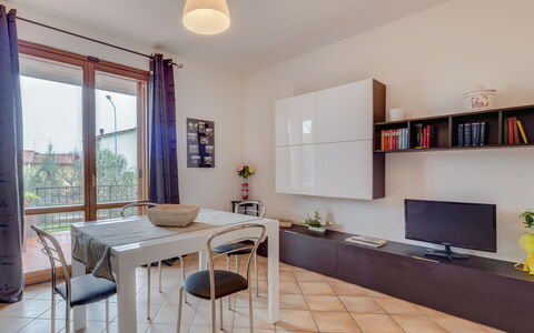 La Casina Del Canneto: Eigentum, Zimmer, Interior Design, Möbel, Gebäude, Grundeigentum, Wohnzimmer, Haus, Gelb, Fussboden
