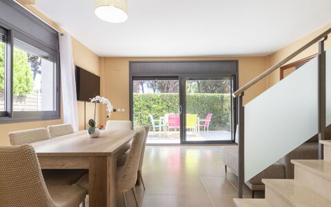 Cambrils 600: Eigentum, Zimmer, Interior Design, Gebäude, Möbel, Haus, Decke, Fussboden, Grundeigentum, Die Architektur