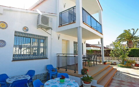 Solimar Cambrils: Himmel, Gebäude, Eigentum, Blau, Azurblau, Pflanze, Interior Design, Stuhl, Fenster, Die Architektur