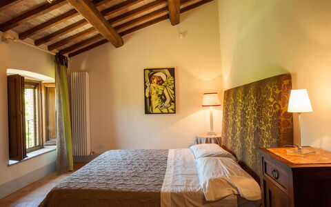 Casale Porano: Schlafzimmer, Bett, Zimmer, Eigentum, Möbel, Gebäude, Bettdecke, Interior Design, Haus, Decke