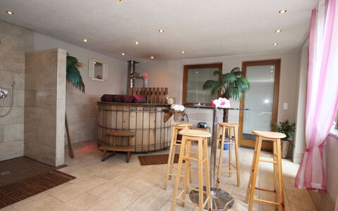 Zell am Ziller 180: Eigentum, Holz, Tabelle, Interior Design, Flooring, Fussboden, Vorhang, Hartholz, Zimmerpflanze, Decke