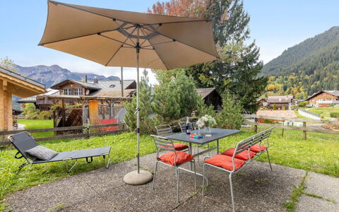 Bärnermutz: Pflanze, Himmel, Möbel, Pflanzengemeinschaft, Schatten, Baum, Gartenmöbel, Grundstueck, Gebäude, Freizeit