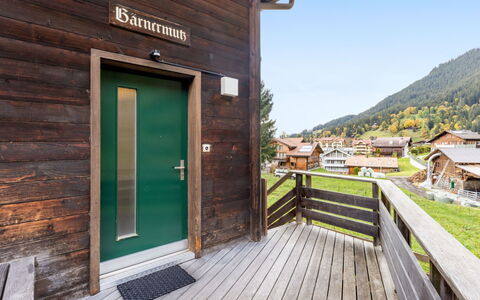 Bärnermutz: Holz, Hartholz, Tür, Planke, Abstellgleis, Hütte, Holzbeize, Blockhaus, Holzboden, Veranda