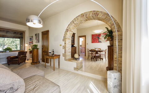 Villa Piazza Della Fortezza: Eigentum, Zimmer, Gebäude, Interior Design, Bogen, Möbel, Decke, Haus, Wohnzimmer, Die Architektur
