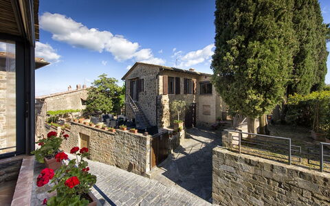 Villa Piazza Della Fortezza: Eigentum, Gebäude, Himmel, \Stadt, Wand, Baum, Die Architektur, Haus, Geschichte, Dorf