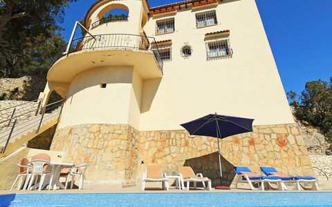 Casa Negrita: Himmel, Eigentum, Gebäude, Wasser, Blau, Fenster, Azurblau, Schatten, Schwimmbad, Freizeit