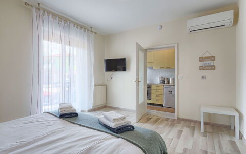 Villa Toni: Schlafzimmer, Eigentum, Zimmer, Möbel, Bett, Interior Design, Bettrahmen, Fussboden, Decke, Grundeigentum