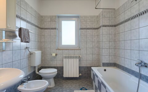 Gojak: Armatur, Badewanne, Eigentum, Sinken, Badezimmer, Gebäude, Lila, Dusche, Interior Design