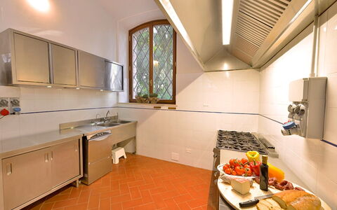 Villa Rocchi: Countertop, Zimmer, Eigentum, Küche, Interior Design, Cabinetry, Decke, Möbel, Fussboden, Gebäude