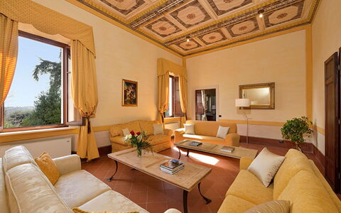 Villa Rocchi: Zimmer, Decke, Interior Design, Eigentum, Wohnzimmer, Möbel, Gebäude, Grundeigentum, Suite, Wand