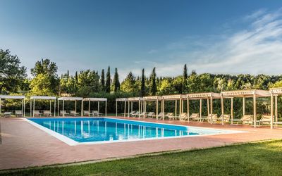 Timo: Schwimmbad, Eigentum, Grundeigentum, Freizeit, Haus, Gebäude, Estate, Himmel, Zuhause, Resort