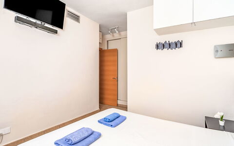 Alamar: Interior Design, Zimmer, Wohnung, Schlafzimmer, Bett, Bedding, Bettrahmen, Hotel, Hartholz, Bettdecke