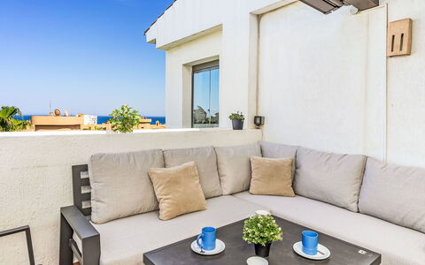 Alamar: Möbel, Wohnung, Fussboden, Zuhause, Stuhl, Balkon, Gartenmöbel, Couch, Kaffetisch