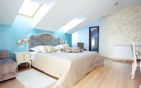 Villa Mustra: Schlafzimmer, Zimmer, Möbel, Interior Design, Eigentum, Decke, Wand, Bett, Fussboden, Bettrahmen