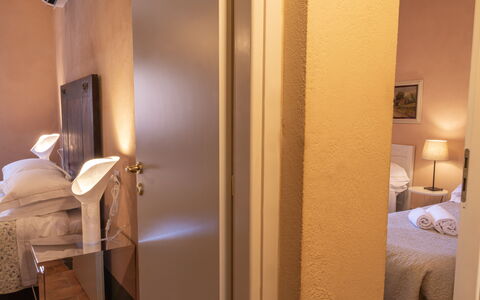Il Pigionale: Interior Design, Wand, Möbel, Fussboden, Schlafzimmer, Bett, Holz, Flooring, Bettdecke, Zimmer