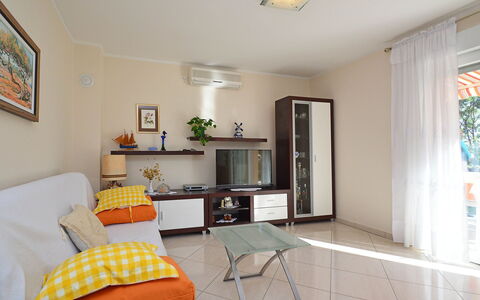 Lory: Bilderrahmen, Möbel, Eigentum, Komfort, Holz, Interior Design, Orange, Flooring, Fussboden, Wohnzimmer