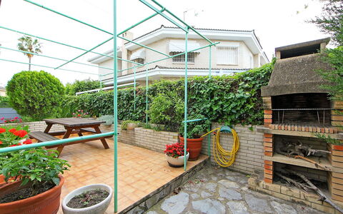 Annamaria: Pflanze, Gebäude, Blumentopf, Himmel, Zimmerpflanze, Die Architektur, Haus, Baum, Landschaft, Gras