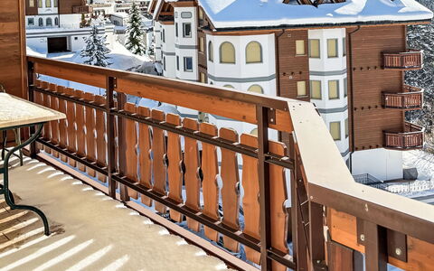 Leukerbad 480: Wohnung, Balkon, Eigentumswohnung, Holzbeize, Hartholz, Daylighting, Hotel