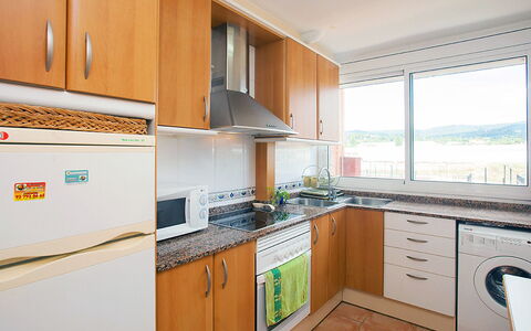 Mariola: Cabinetry, Countertop, Eigentum, Spüle, Küchengerät, Herd, Sinken, Küche, Holz, Haushaltsgerät